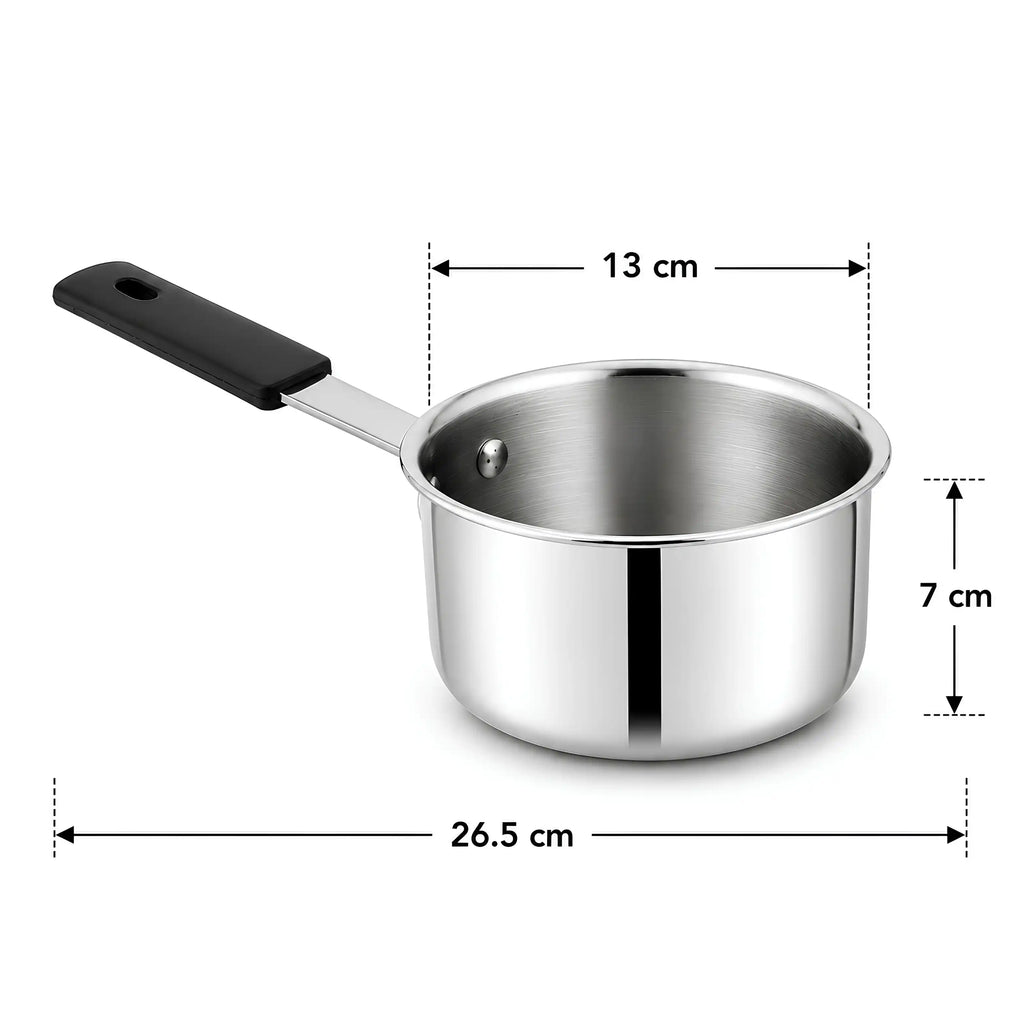A stainless steel saucepan with a black handle on a white background, overlaid with dimension lines showing 13 cm interior width, 7 cm height, and 26.5 cm total diameter.